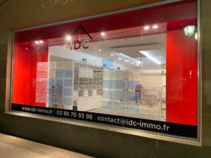 Création et pose d'une enseigne professionnelle par l'équipe Le point com'