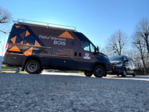 Création et pose d'un marquage sur des camionnettes professionnelle par l'équipe Le point com'