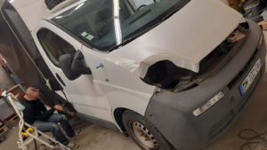 Création et pose d'un marquage véhicule de restauration par l'équipe Le point com'