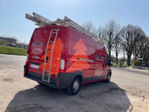 Création et pose d'un marquage véhicule professionnelle par l'équipe Le point com'