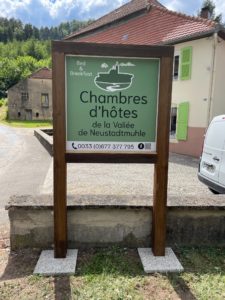Panneaux publicitaire réaliser et posé par l'équipe Le point com'