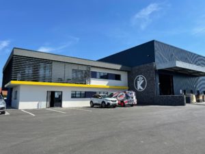 Réalisation de décoration de bâtiment par l'équipe Le point com'