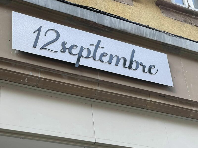 enseigne12 septembre boutique face