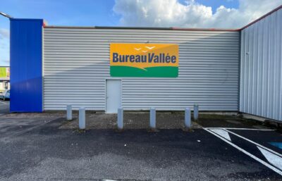 Bureau Vallée enseigne latéral